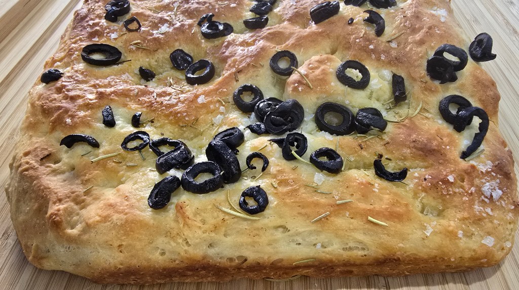 Easy Olive Focaccia: Soft, Aromatic and&nbsp;Delicious!