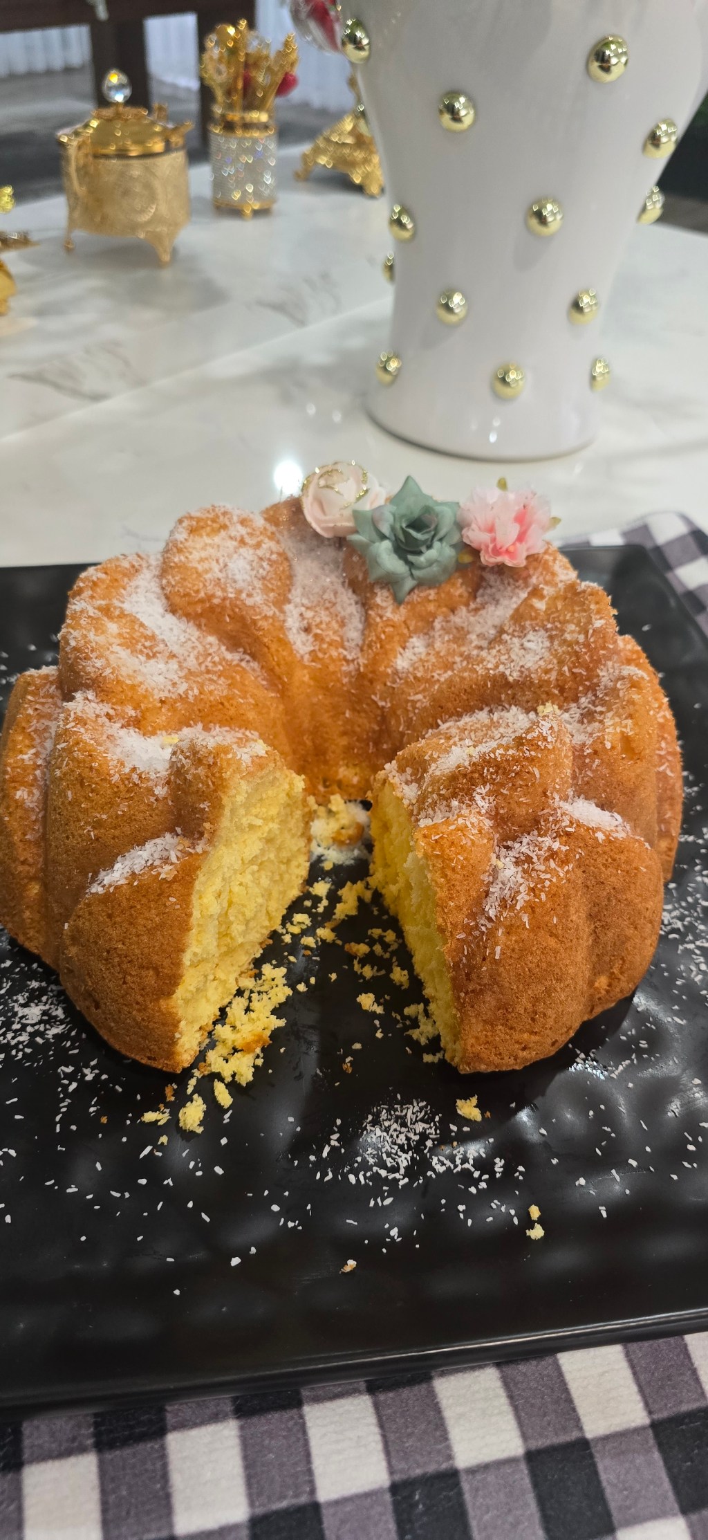 Vinegar Cake: The Secret to a Fluffy & Moist&nbsp;Cake!